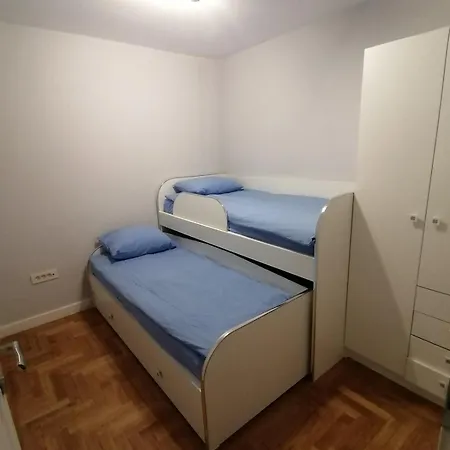 Lux Cobanija 公寓 *